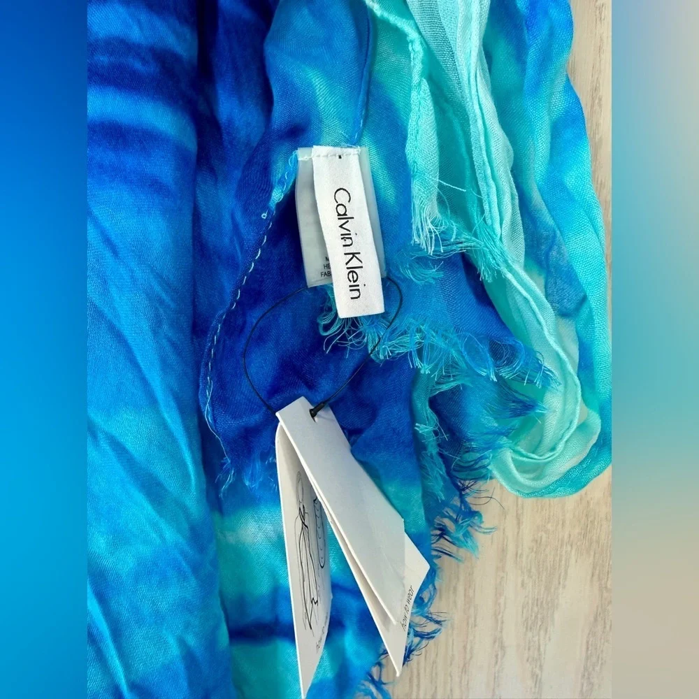 Calvin Klein Blue Ombré Frayed Edge Lightweight Scarf